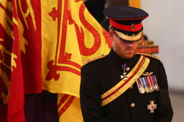 Queen Elizabeth's grandchildren mount vigil around coffin