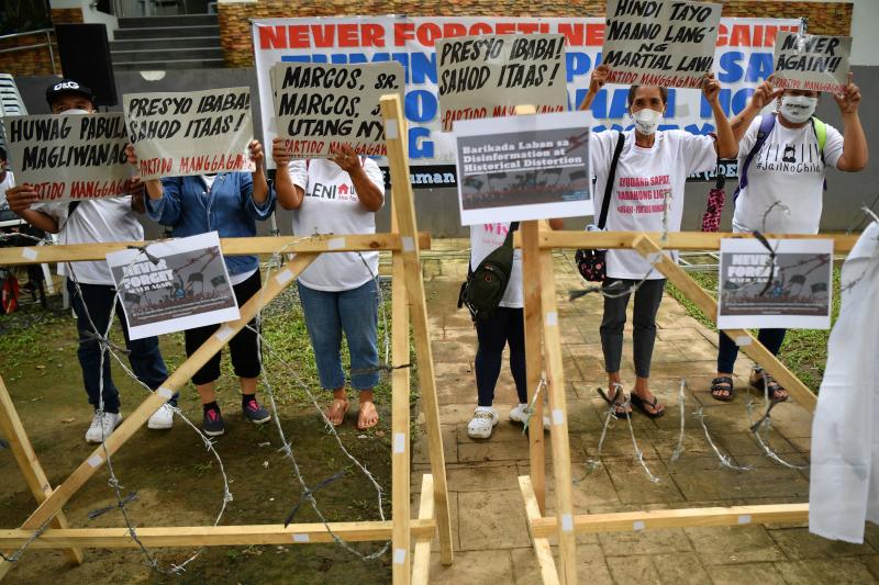 Activists raise placards during a demonstration commemorating the 50th anniversary of the declaration of martial law at the Commission on Human Rights grounds in Quezon City, suburban Manila on Wednesday. (AFP photo) Activists raise placards during a demonstration commemorating the 50th anniversary of the declaration of martial law at the Commission on Human Rights grounds in Quezon City, suburban Manila on Wednesday. (AFP photo)