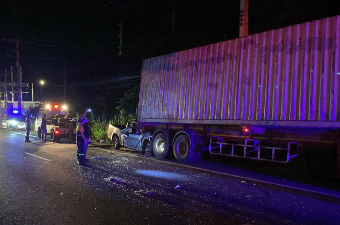 Parents killed, kids badly hurt when pickup rear-ends parked truck - Vimarsana News
