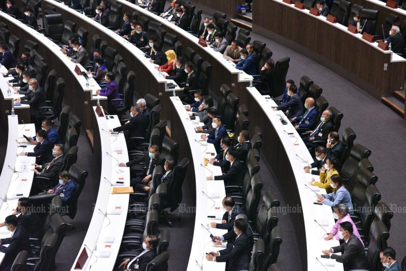 Pheu Thai and Democrats: New EC rules vague