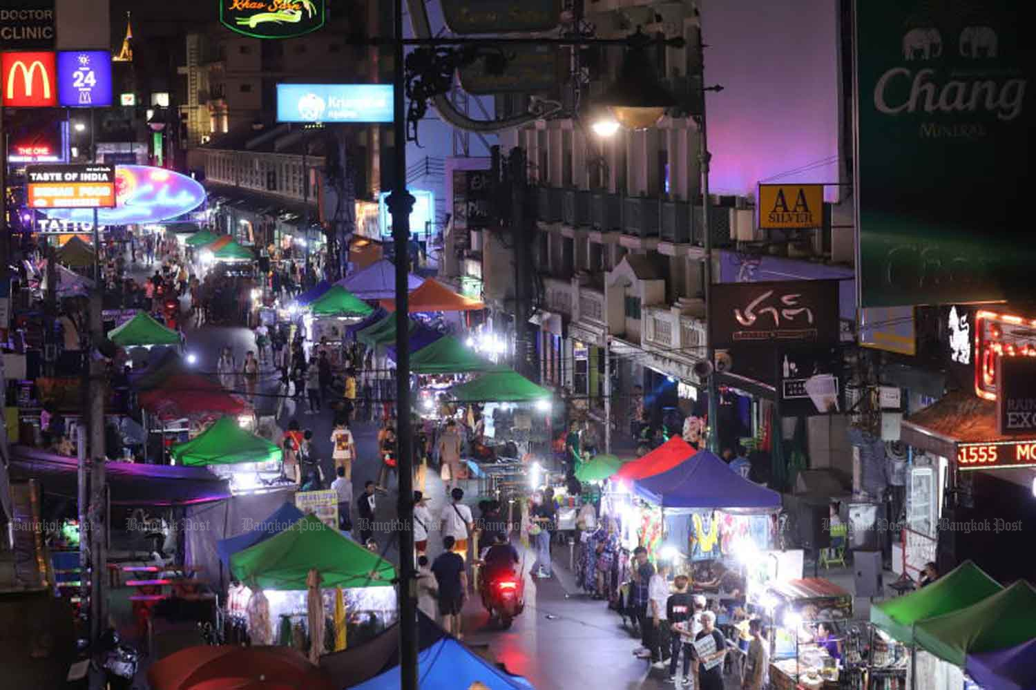 Khao San Road teems with vendors and visitors as City Hall works on a plan to help nightspots pull in more tourists. The tourism sector was one of the hardest-hit by the Covid-19 pandemic, but the business is picking up after public health and travel restrictions have been eased, and borders fully reopened. (Photo: Pornprom Satrabhaya)