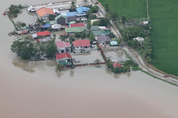 6 people killed in Philippine typhoon - Vimarsana News