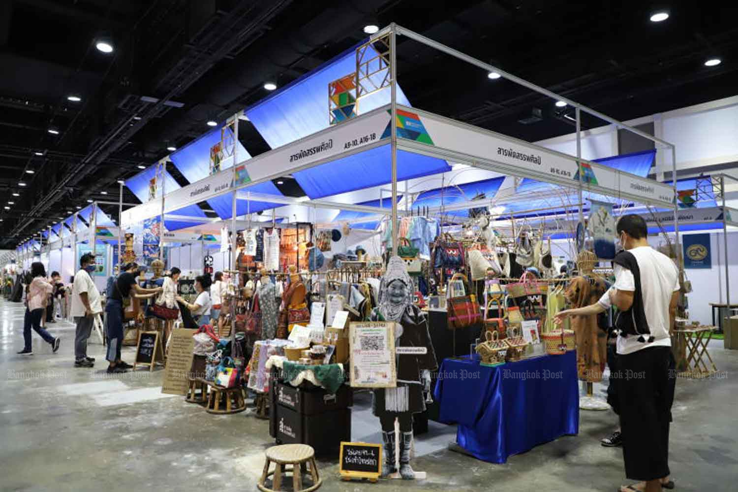 People visit a trade fair at the Queen Sirikit National Convention Centre in Bangkok on Monday when the country logged 351 new Covid-19 inpatients and 10 more fatalities related to the disease. (Photo: Pattarapong Chatpattarasill)