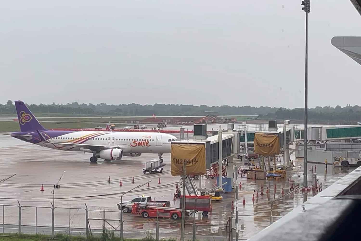 Rain lashes Khon Kaen airport on Thursday morning as depression Noru moved through the Northeast and into the Central Plains, where river basin-flooding is forecast. (Photo: Chakrapan Natanri)