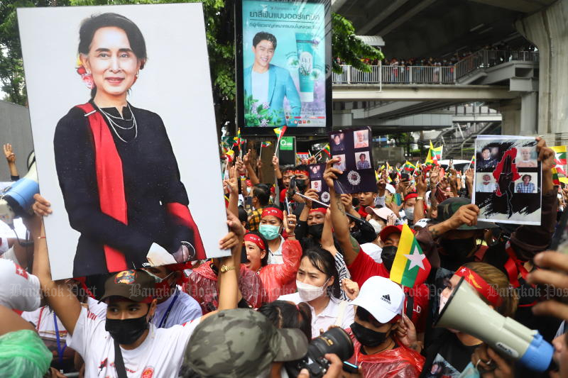 Supporters of Aung San Suu Kyi, mostly Myanmar nationals, rally outside the Myanmar embassy on Sathon Road in Bangkok on July 26, 2022, to condemn the military coup and demand her release. (Photo: Nutthawat Wicheanbut)