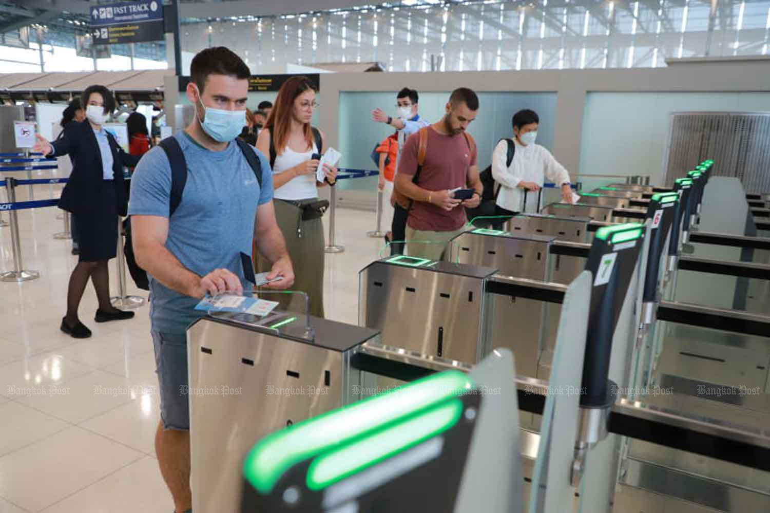 Travelers are at Suvarnabhumi airport in Samut Prakan province on Sept 1. (Photo: Somchai Poomlard)