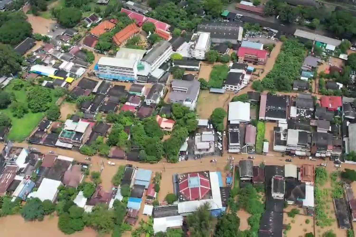 An aerial view of an inundated section of Chiang Mai city on Tuesday morning. (Photo: Panumet Tanraksa)