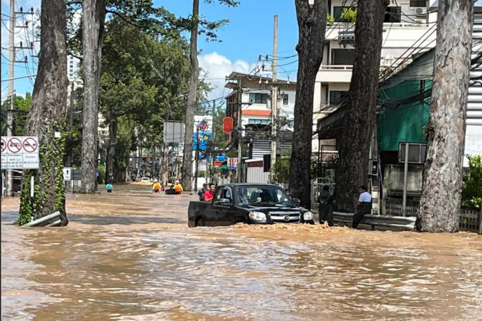 More pumps to drain flooded Chiang Mai - Vimarsana News