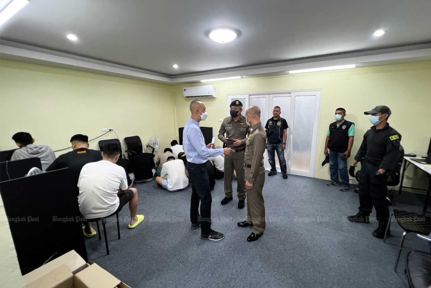 Police raid a rented townhouse in Pattaya, Bang Lamung district of Chon Buri on Wednesday and find 16 Chinese nationals providing illegal online money-lending services to clients in Hong Kong. (Photo: Chaiyot Pupattanapong)