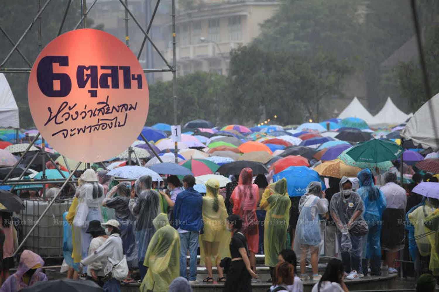 Despite the rain, people gather to commemorate the Oct 6, 1976 massacre of student protesters at Thammasat University. The event took place on Thursday at the Lan Khon Muang plaza outside City Hall. (Photo: Apichart Jinakul)