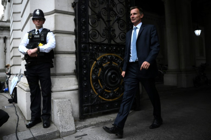 Britain junks budget tax measures as Truss hangs by thread - Vimarsana News