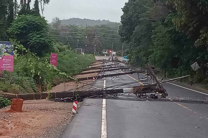 Landslides block roads, cause power cuts in Phuket - Vimarsana News