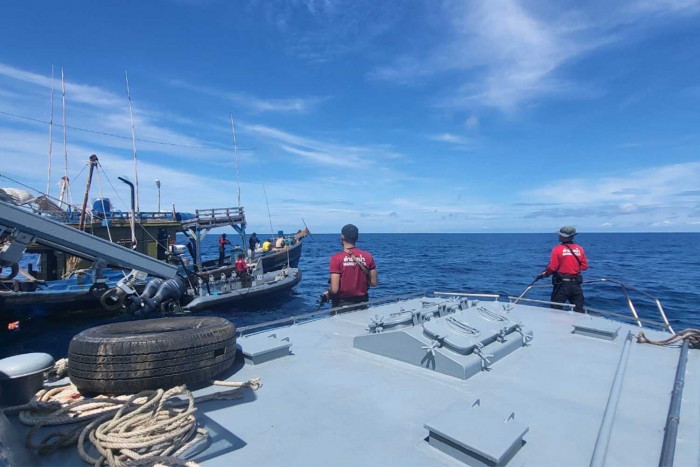 Vietnamese trawler seized, crew arrested - Vimarsana News