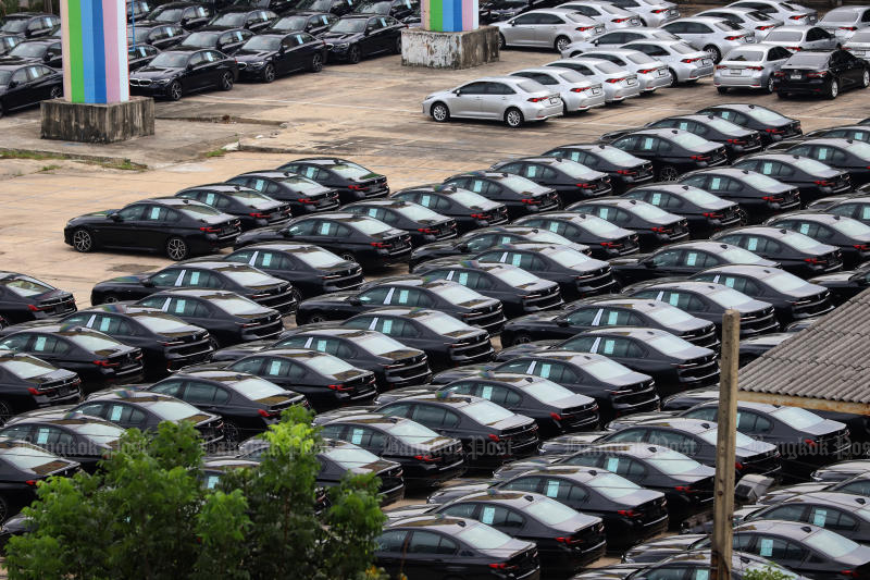 Cars which will be used to transport guests during Apec Economic Leaders' Week, set for Nov 14-19, fill up a parking lot near the Customs Department in Bangkok's Klong Toey district. (Photo: Wichan Charoenkiatpakul)