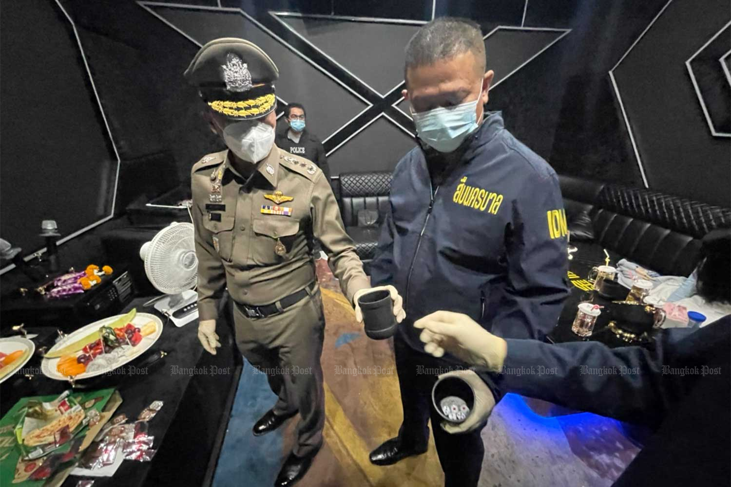 City police raid an illegal nightclub in Bangkok's Yannawa area early Wednesdsay. More than 100 customers, mostly Chinese nationals, tested positive for illicit drug use. (Photo supplied/ Wassayos Ngamkham)