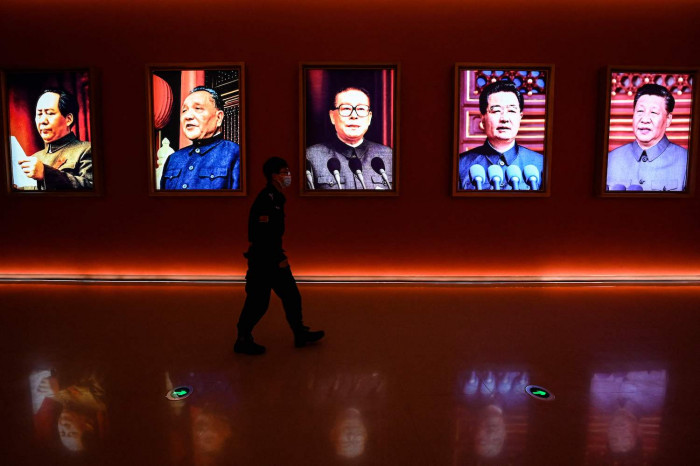 Xi and top officials pay homage to Mao - Vimarsana News