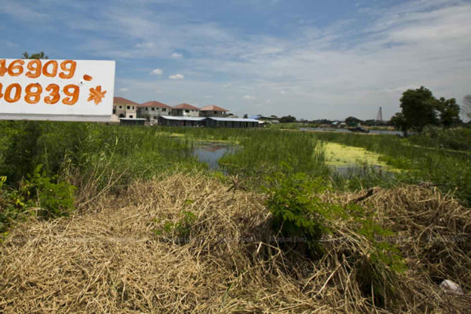 Land is up for sale on Phahon Yothin Road in Bangkok. (File photo)