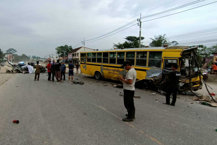 Pickup driver killed, 8 on school bus hurt in collision - Vimarsana News