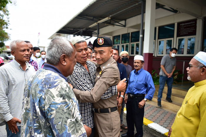 Embattled Narathiwat police chief files complaint against accuser - Vimarsana News
