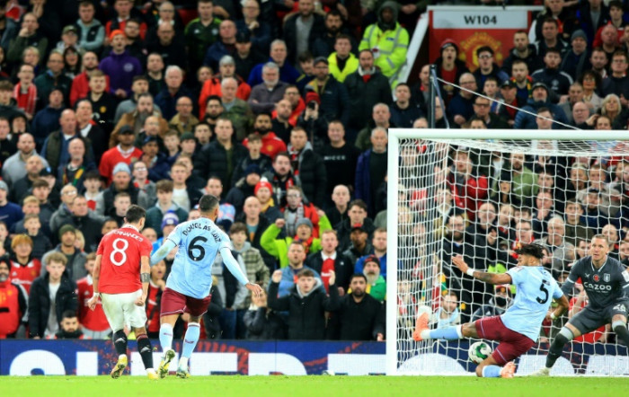 Man Utd survive Villa scare to reach League Cup last 16 - Vimarsana News