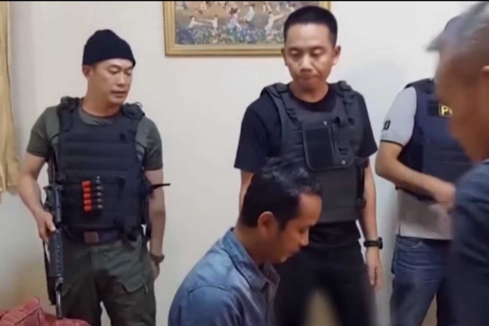 Ex-cop arrested for grenade attack on neighbour's house - Vimarsana News