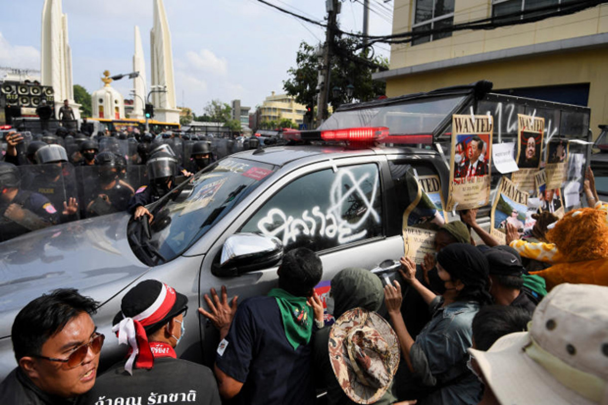 Bangkok Post - Police under fire for assault at anti-Apec rally