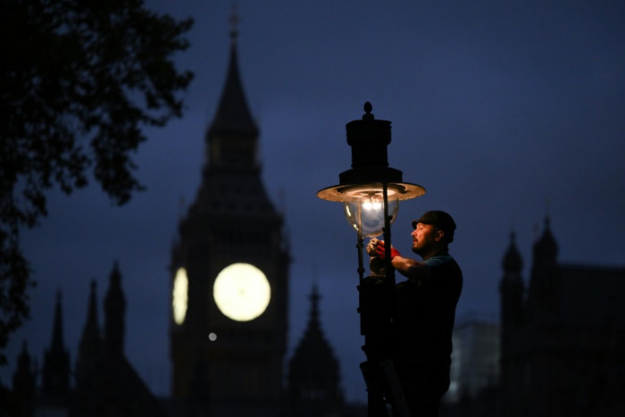 Shine on: campaigners save London's historic gas lamps - Vimarsana News