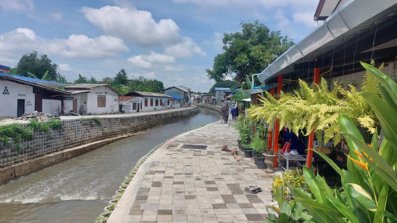 Khlong Mae Kha, a waterside village in Chiang Mai, is being promoted as a tourist attraction. The northern province is the No. 1 destination for Thai tourists, according to a new Bangkok Poll survey. (Photo: Panumet Tanraksa)