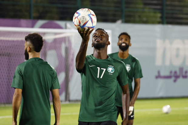 Saudi Arabia's Hassan Al-Tambakti with teammates during a training session. (Reuters photo)