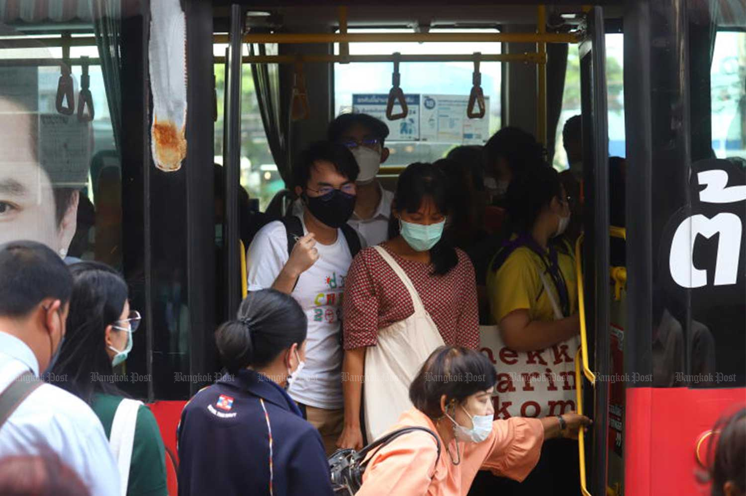 Bus passengers in Bangkok still opt to wear masks. (Photo: Nutthawat Wicheanbut)