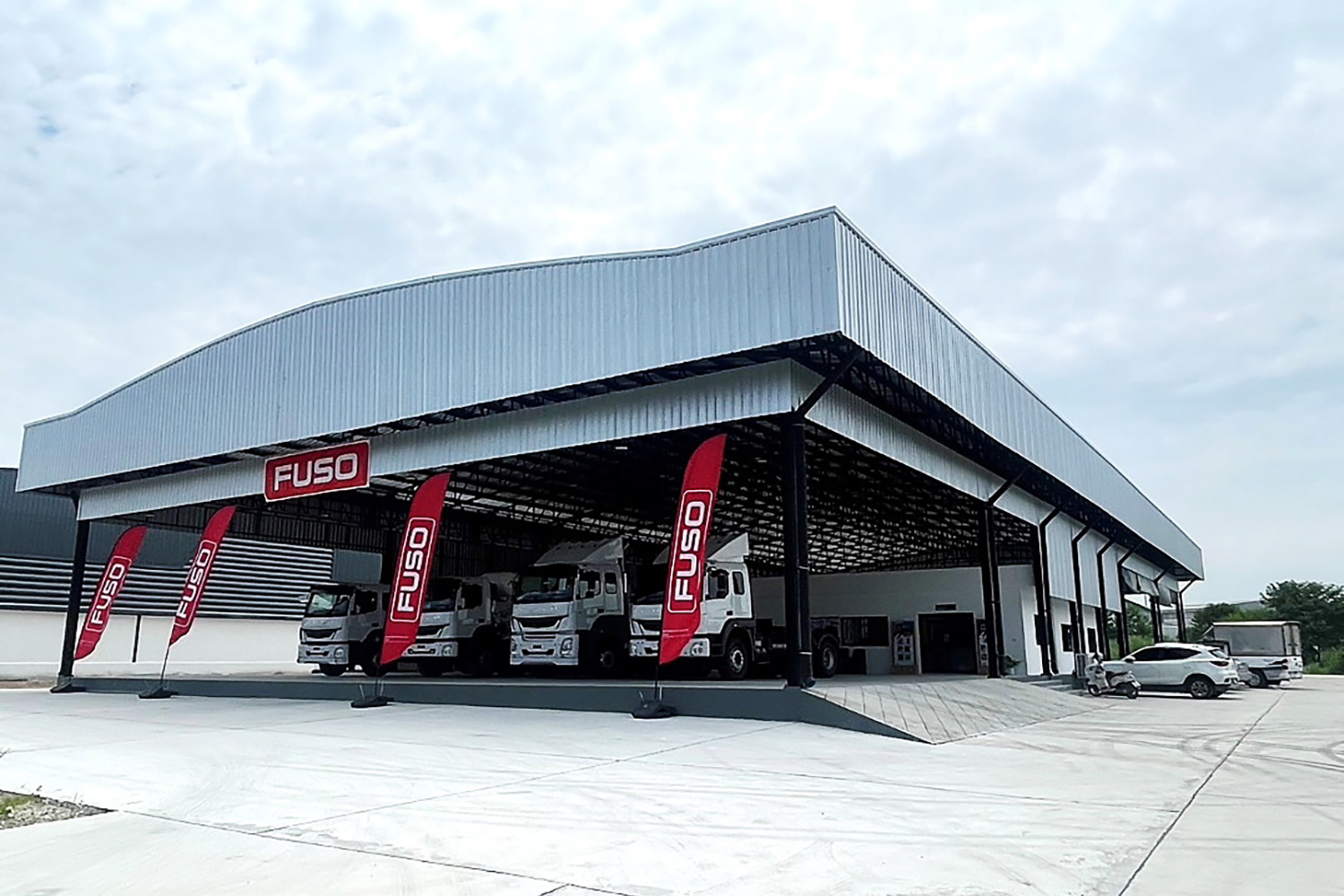 “Daimler Commercial Vehicles Thailand” Launches New FUSO Showroom in Chonburi