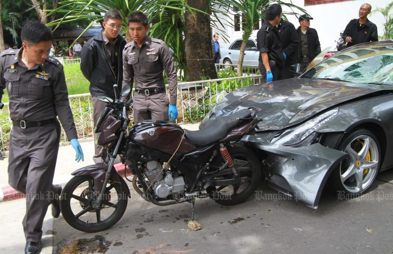 Forensic police inspect a motorcycle belonging to Pol Snr Sgt Maj Wichian Klanprasert of Thong Lor police station and a Ferrari driven by Vorayuth Yoovidhya, the youngest son of Red Bull executive Chalerm Yoovidhya, following the accident in September 2012. (Photo: Somchai Poomlard)