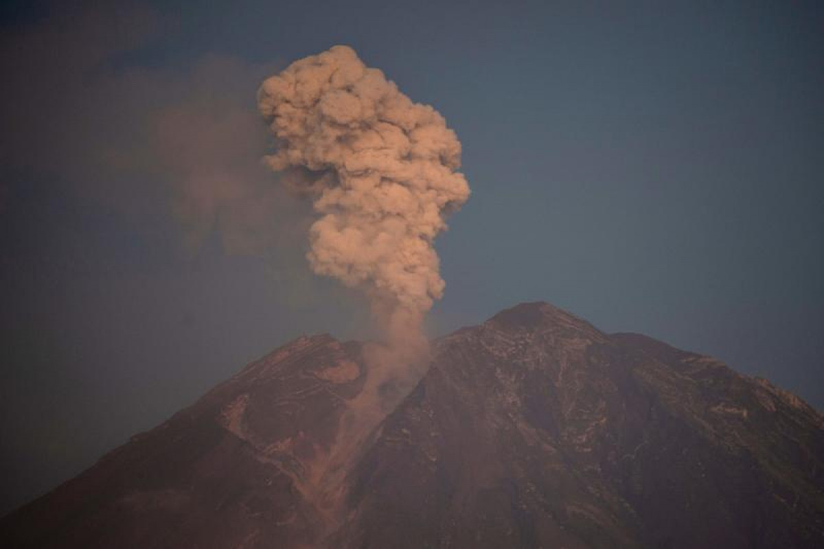 Bangkok Post - Thousands on alert in Indonesia's Java after Mt Semeru ...