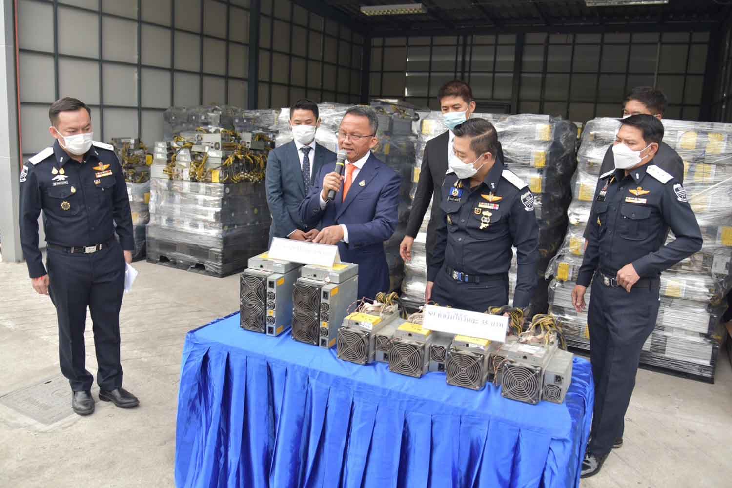 Justice Minister Somsak Thepsutin elaborates on illegal cryptocurrency mining and about 3,500 mining devices that illegally consumed electricity and were seized recently from 41 rented buildings in Bangkok and Nonthaburi, at the Department of Special Investigation on Wednesday. (Photo: DSI)