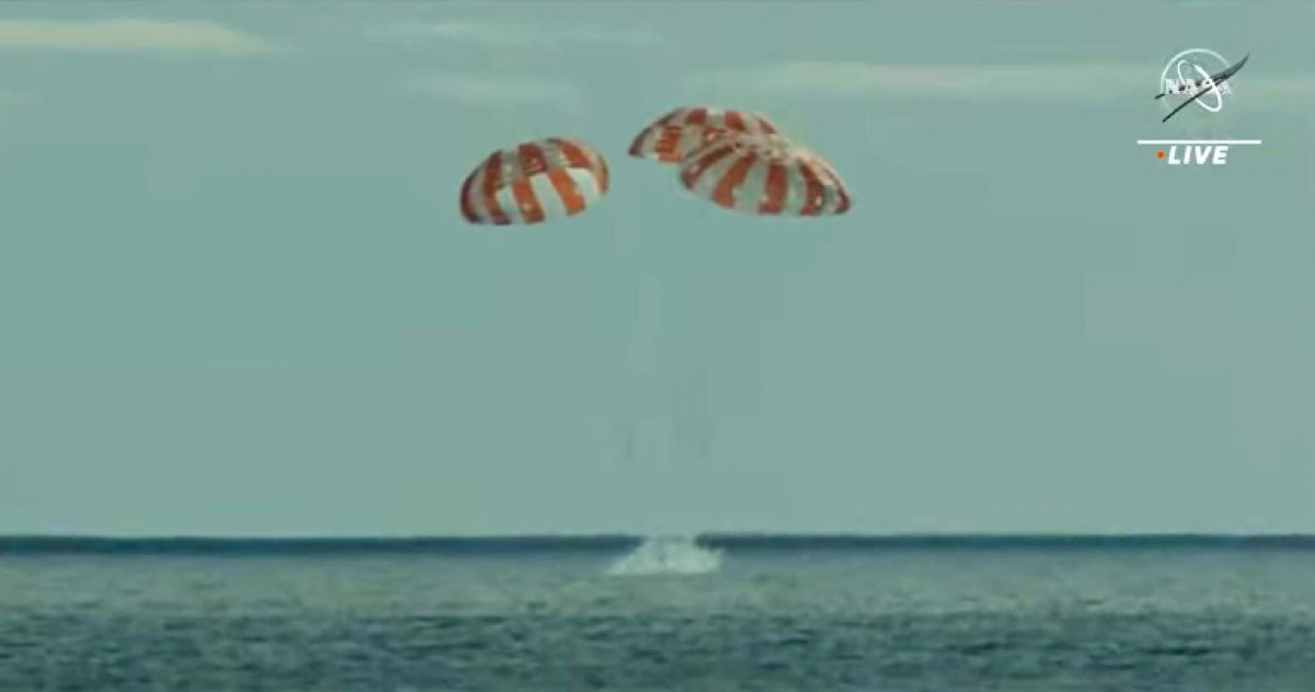 Bangkok Post - NASA capsule Orion splashes down after record-setting ...