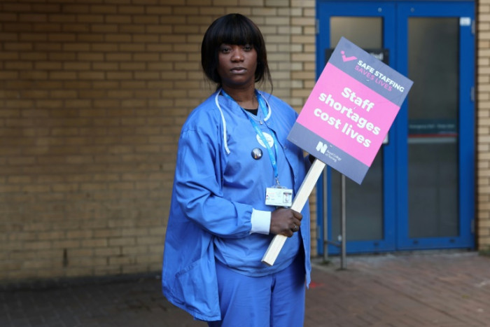UK nurses stage new walkout over pay - Vimarsana News