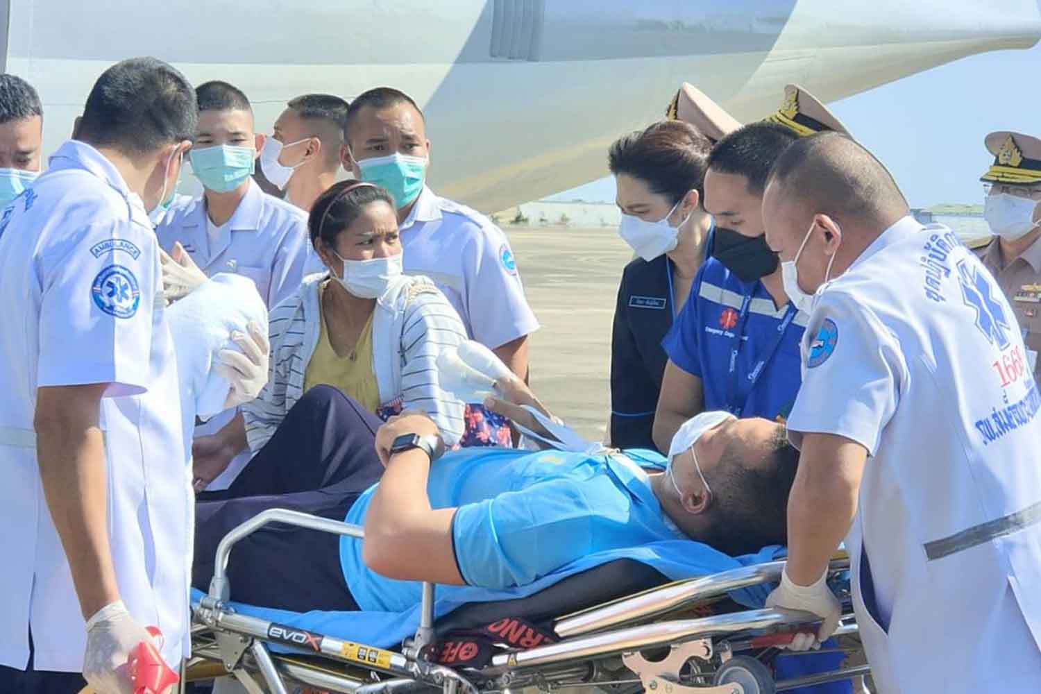 A sailor from HTMS 'Sukhothai', which sank on Sunday evening about 20 nautical miles (37 kilometres) off the coast of Prachuap Khiri Khan, is taken by air from the province to Queen Sirikit Naval Hospital in Chon Buri for treatment on Tuesday. (Photo: Chaiyot Pupattanapong)