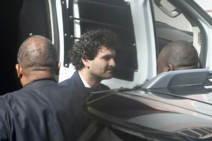 Bahamas orders Bankman-Fried extradited to face US fraud charges - Vimarsana News