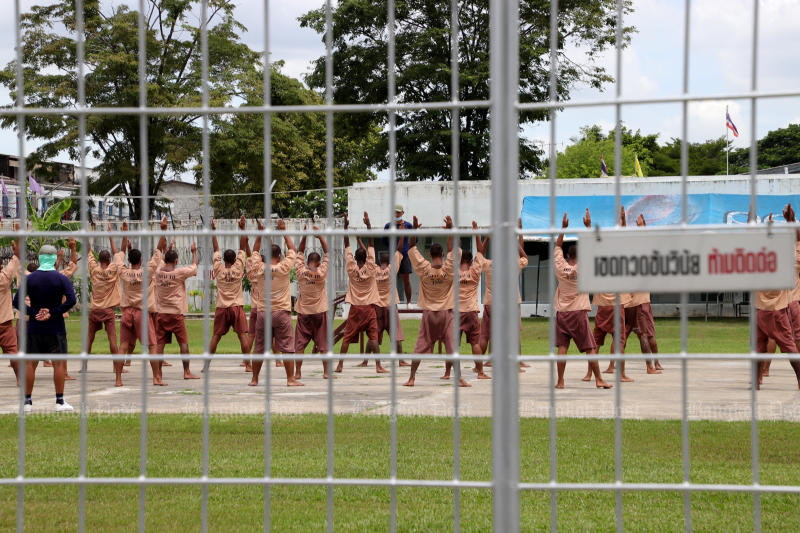 Inmates exercise at the Correctional Institute for Drug Addicts in Bangkok's Chatuchak district on July 5, 2022. All prisons and detention centres will be open for visits during the New Year. (Photo: Chanat Katanyu)