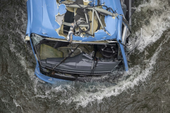Bangkok Post - Six killed in Spain after bus plunges into river