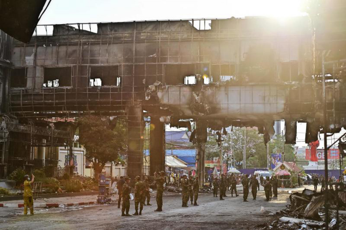 Bangkok Post - Rescuers scour gutted Cambodian casino