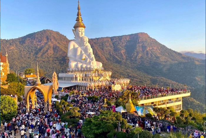 Tourists throng popular sites in Phetchabun, Korat - Vimarsana News