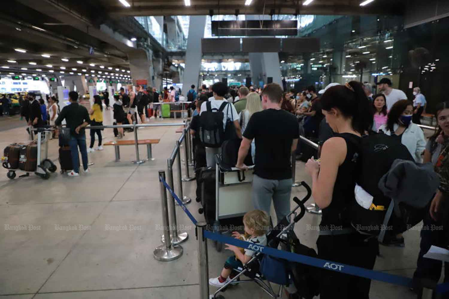 Travelers arrive at Suvarnabhumi airport on Dec 28, 2022. (Photo: Somchai Poomlard)