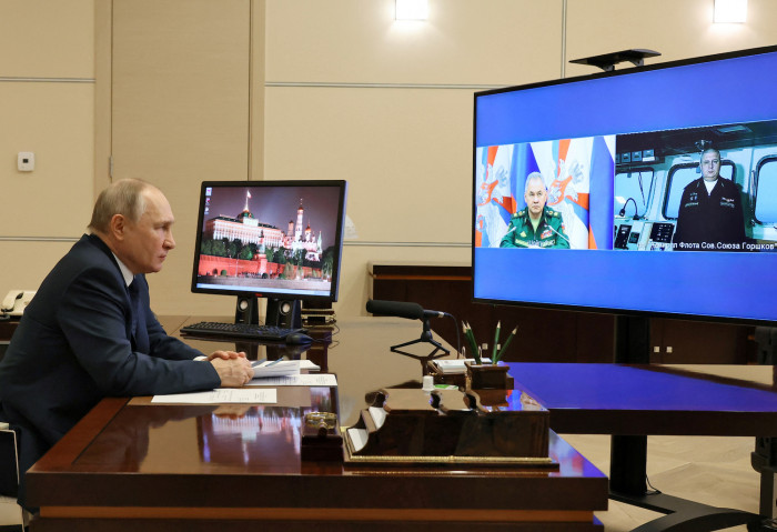 Putin hails launch of hypersonic missile ship - Vimarsana News