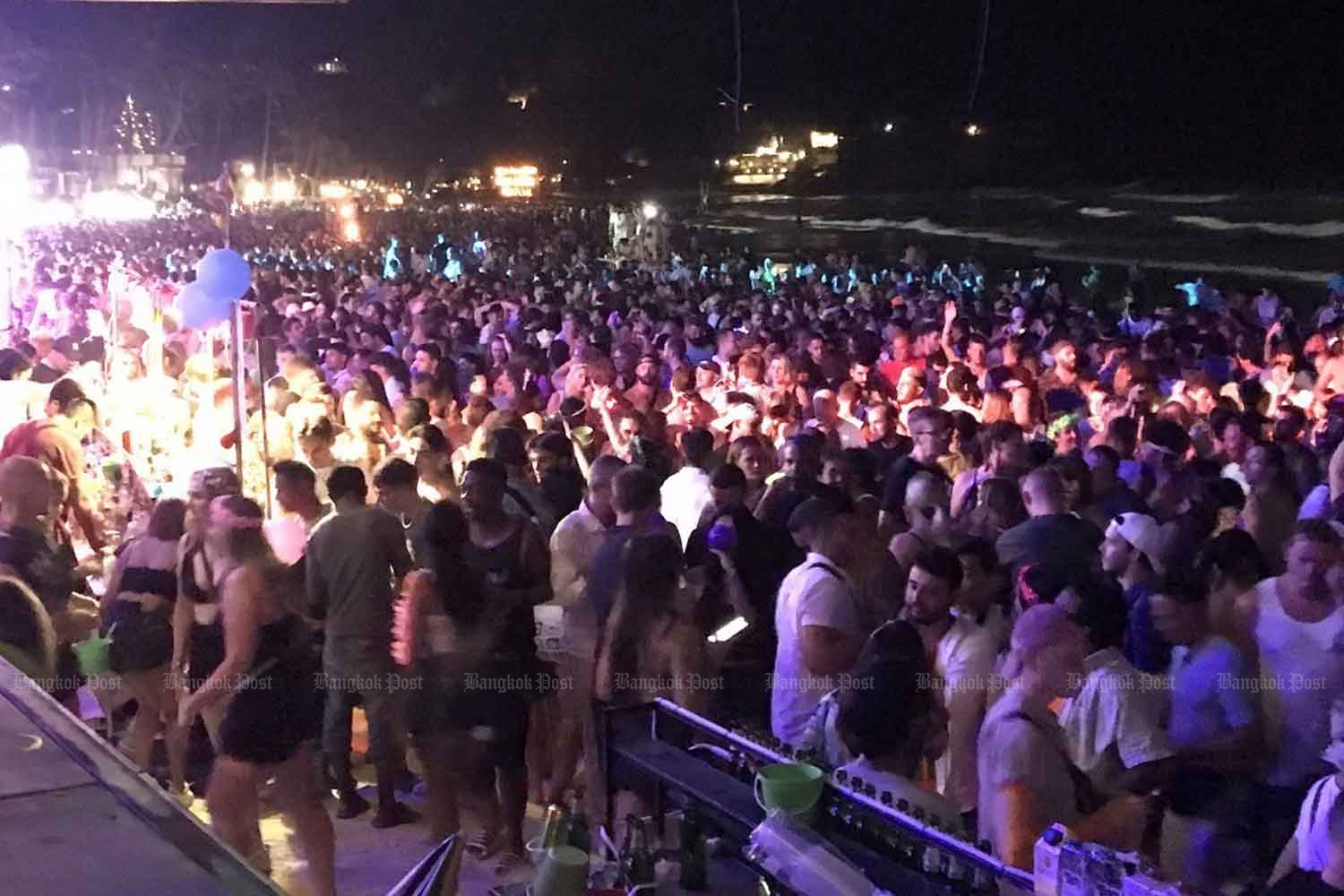 20 000 Went To Year s First Full Moon Party Bangkok Post Learning