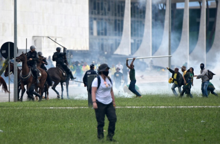 Brazil police wrest back seat of power from pro-Bolsonaro rioters - Vimarsana News