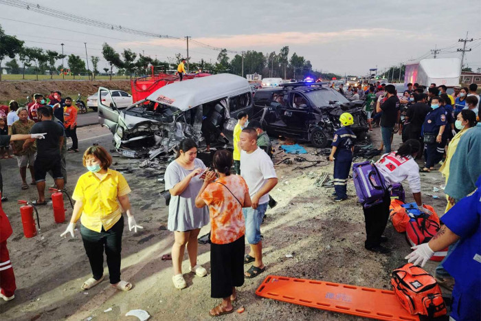 Students killed, injured in 3-vehicle collision - Vimarsana News