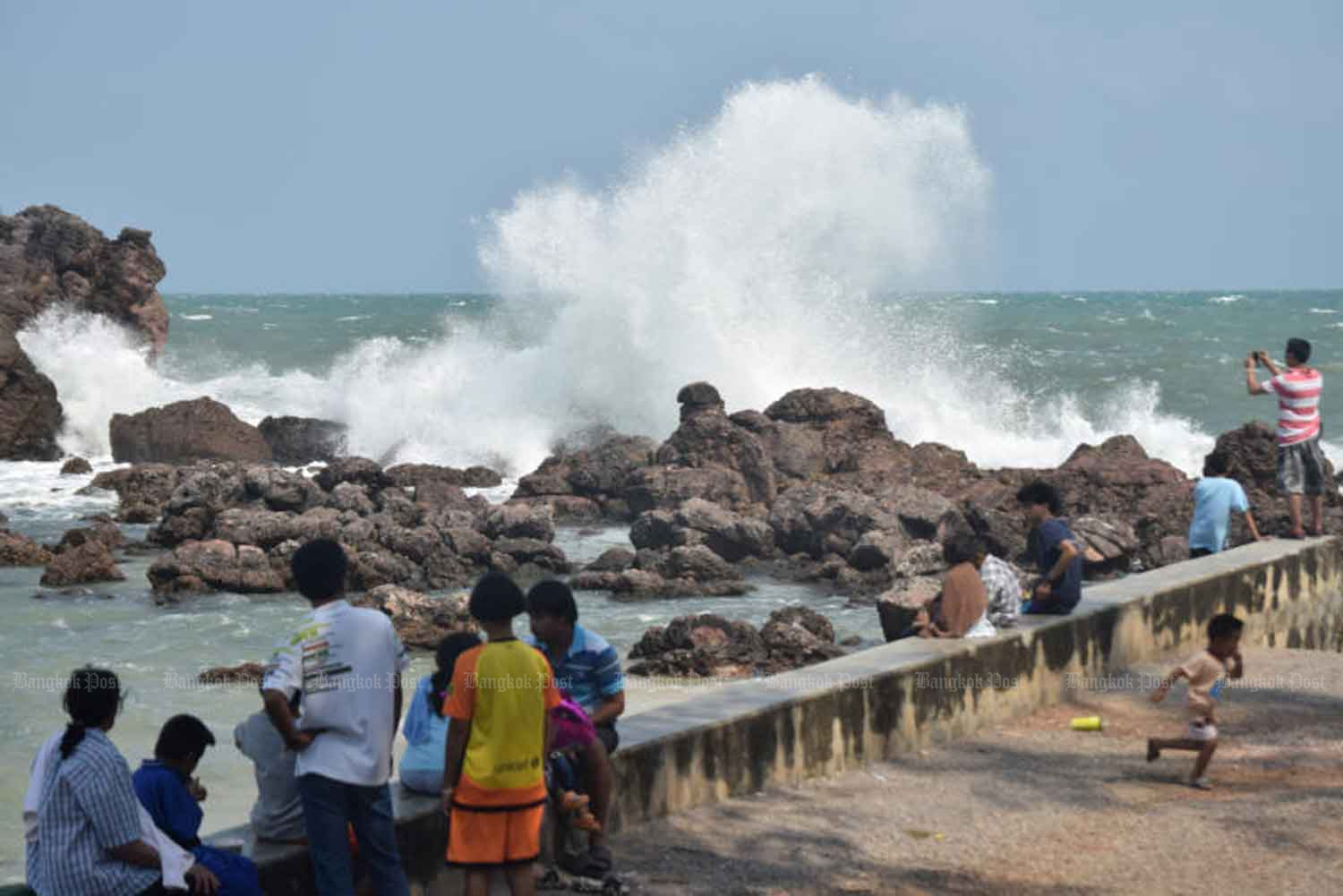 People watch the waves break over the rocks at Bo Thong Lang Bay in Bang Saphan district of Prachuap Khiri Khan, the most popular beach searched via Google Maps last year. (File photo)