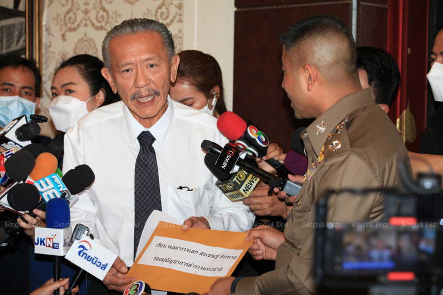 Former massage parlour tycoon Chuvit Kamolvisit submits documents about Chinese nationals running grey businesses in Thailand at the Royal Thai Police headquarters on Dec 1. (File photo: Apichart Jinakul)