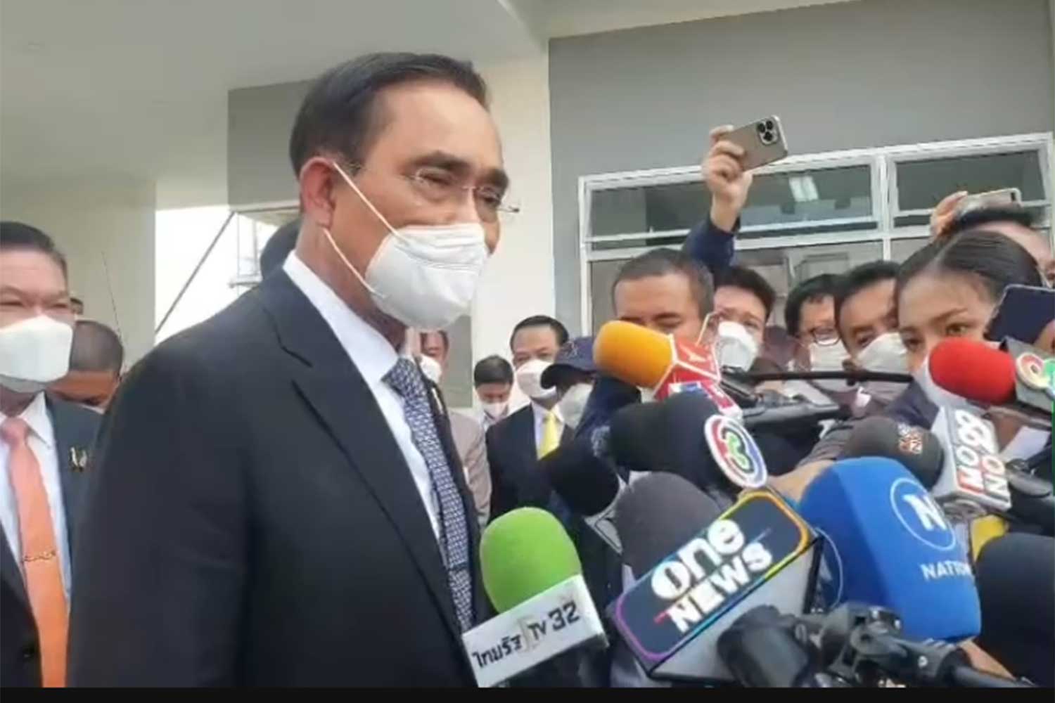 Prime Minister Prayut Chan-o-cha is flanked by an army of reporters asking for a comment on Gen Prawit Wongsuwon’s open letter on Friday. (Capture from video: Wassana Nanuam)